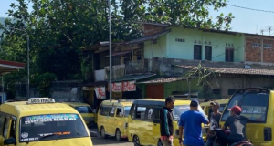 Angkot sukabumi mogok