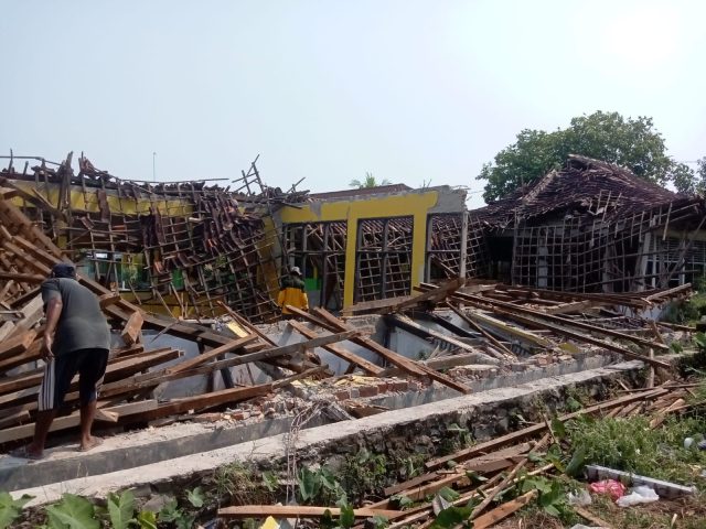 Pemkab karawang rehabilitasi sekolah