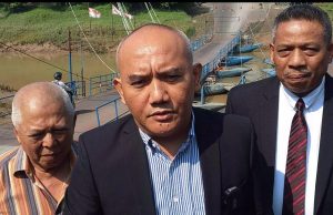 Ingin Akhiri Polemik, Haji Endang Akan Urus Izin Jembatan Perahu ke BBWS Citarum Izin jembatan perahu haji endang