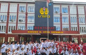 172 pegawai unsika unjuk rasa