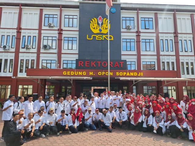 172 pegawai unsika unjuk rasa