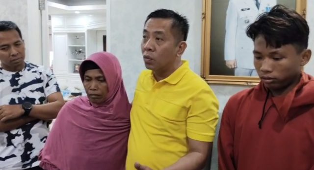 Remaja kelamin karawang dioperasi