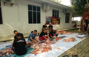 Unsika Bagikan 300 Paket Kurban, Hasil Iuran Dosen dan Tenaga Pendidik Unsika kurban