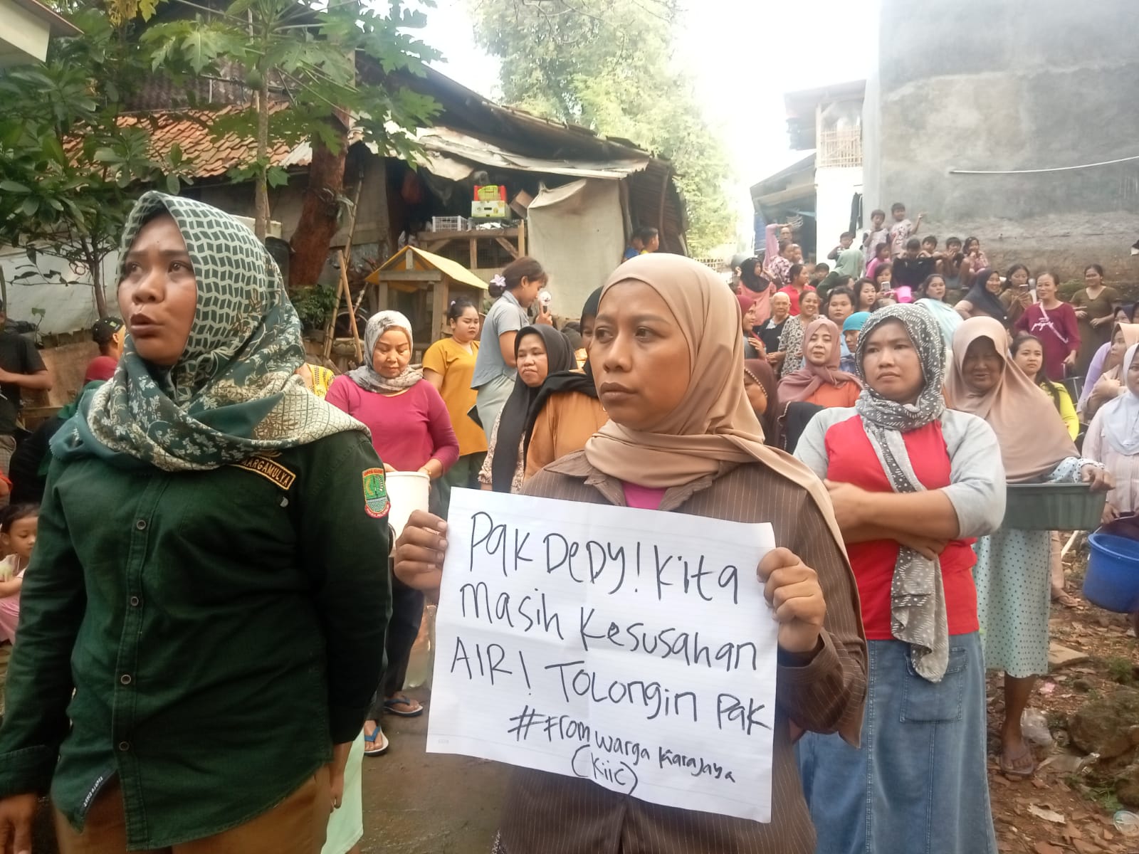 Warga kiarajaya karawang krisis air bersih
