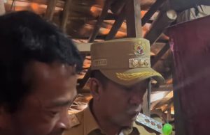 Rumah nyaris roboh bupati karawang