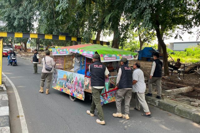 Pkl di taman ade irma karawang