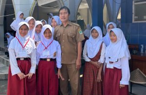 Meski Sempat Diterjang Banjir, MPLS SMPN 1 Telukjambe Barat Tetap Jalan Terus Smpn 1 telukjambe barat banjir