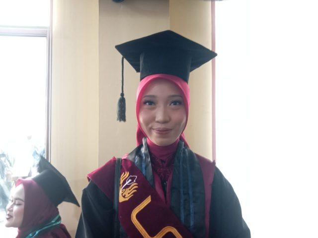 IMG-20250723-WA0041 Rosida wisudawan unsika