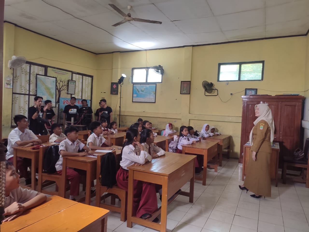 Film pelangi hujan karawang