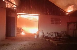 Gudang Briket di Cirebon Terbakar Hebat, Api Mengamuk Tengah Malam Pabrik briket