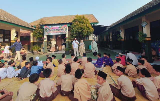 Anak yatim sdn palumbonsari karawang