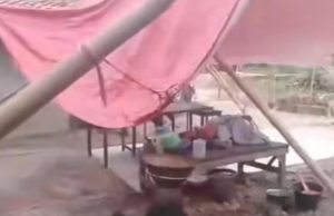 Nenek karawang tinggal di tenda terpal