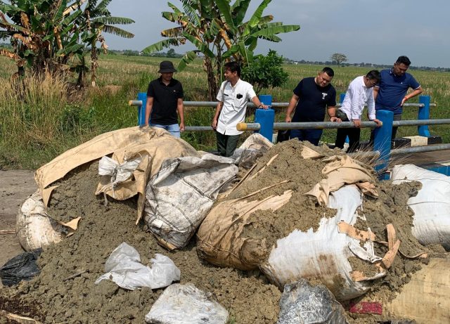 IMG-20250814-WA0043 Tumpukan limbah b3 di desa kalibuaya karawang