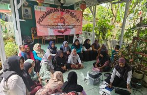 Dosen Poltekkes Bandung Latih Kader Posyandu di Karawang, Sulap Kedelai Jadi Es Krim Sehat Dosen poltekkes bandung