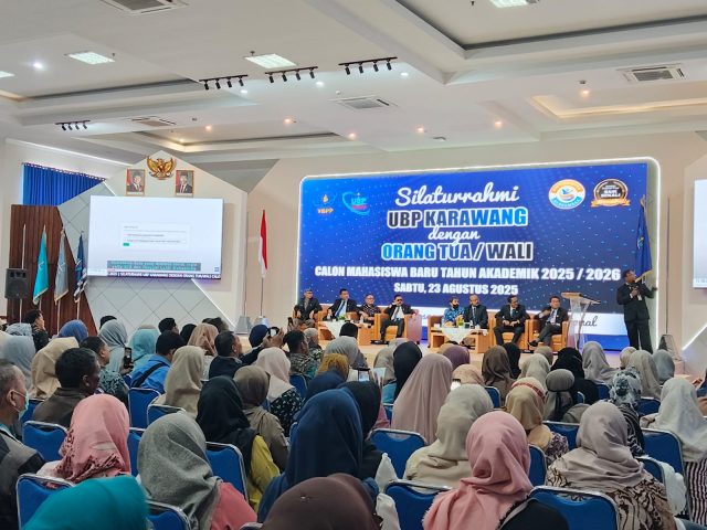 IMG-20250823-WA0078 Ubp karawang dan orang tua mahasiswa baru