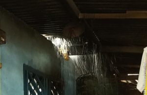 Puntung rokok rumah terbakar di karawang