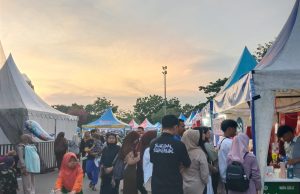 Bazar UMKM Karawang Siap Catat Rekor MURI, Pedagang Kecil Nikmati Berkah Omzet Antusiasme bazar umkm karawang