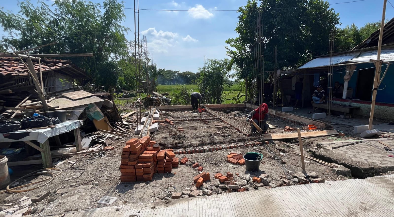 Rumah mbah ilem dibangun
