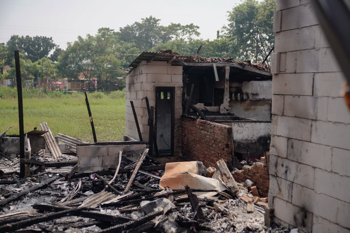 Bupati karawang ke keluarga kebakaran