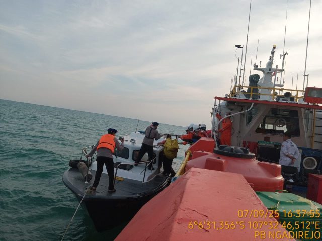 Jasad pria di laut karawang