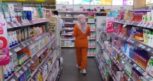 Gerai watsons di resinda karawang