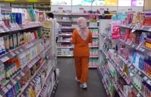 Gerai watsons di resinda karawang