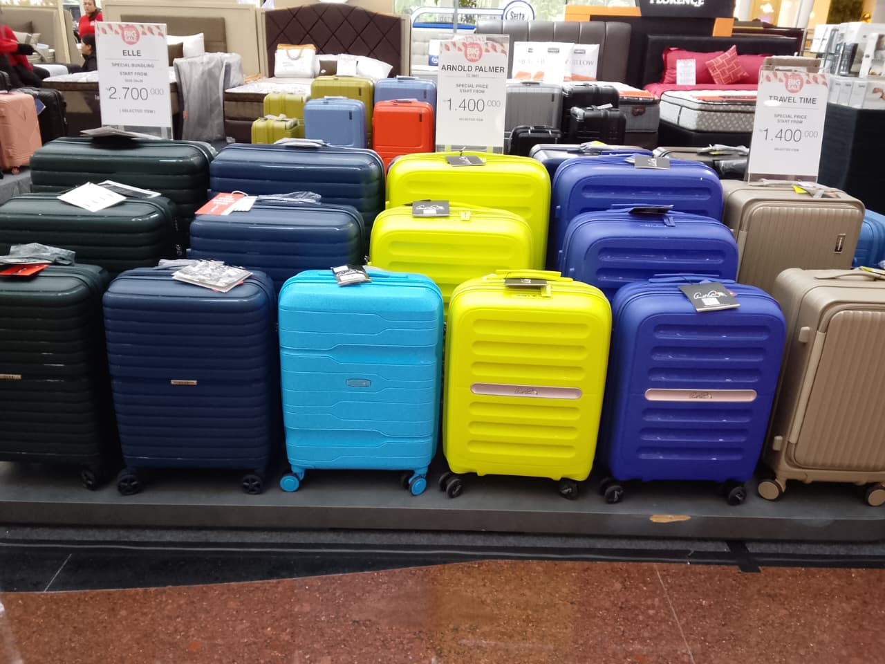 Metro department store di resinda karawang