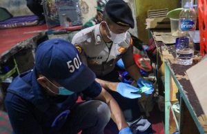 Razia gabungan lapas karawang