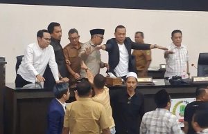 Rdp rs hastien karawang ricuh