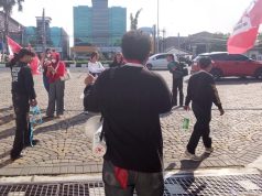 Mahasiswa Gelar Demo di Kantor Bupati Karawang, Tolak Kenaikan Pajak Mahasiswa demo pajak di karawang