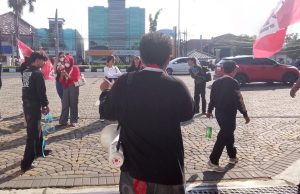 Mahasiswa demo pajak di karawang