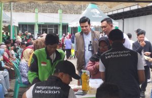 Bareng Pegadaian, Bulog Salurkan 1.200 Paket Pangan Murah untuk Warga Karawang Bulog pangan karawang