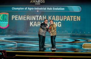 Komitmen Jaga Lumbung Padi, Pemkab Karawang Raih Penghargaan CNN Indonesia Award 2025 Penghargaan cnn ke pemkab karawang