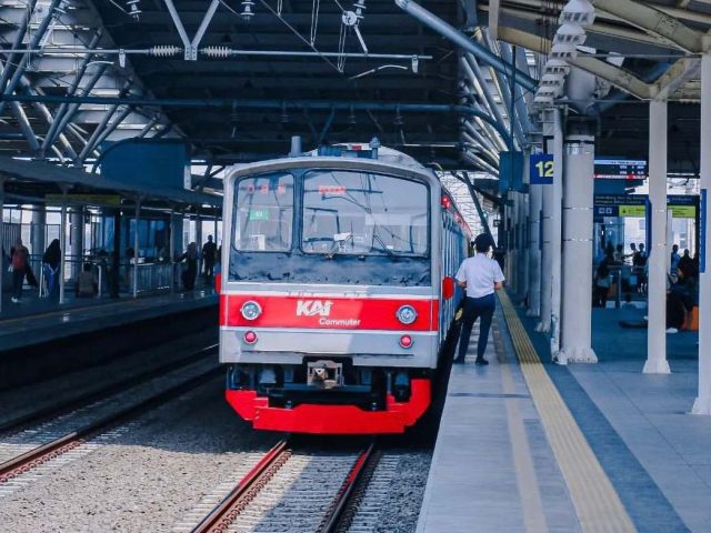 KRl-Commuter KRL cikarang-cikampek