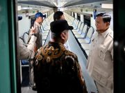 Kereta khusus petaki dan pedagang