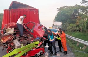 Kecelakaan maut truk karawang