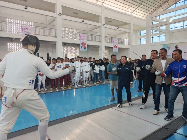 IMG-20251108-WA0055 Ikasi karawang target juara umum anggar