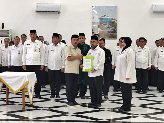 Bupati karawang lantik 18 pejabat