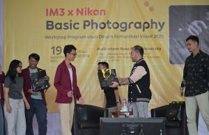 Roadshow indosat di lima kampus