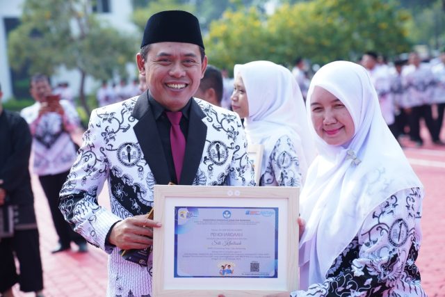 IMG-20251125-WA0036 Ketua dprd karawang dan guru