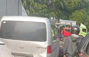 Kecelakaan beruntun di cikampek karawang