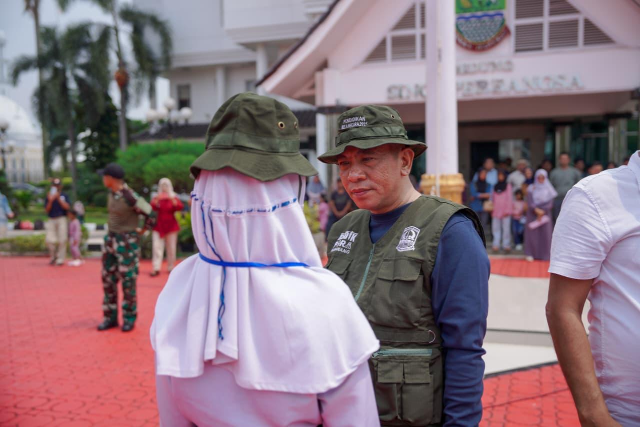 50 siswa karawang ke barak