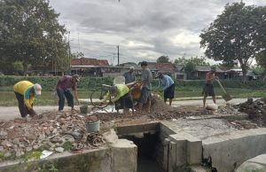 Pintu air petani karawang