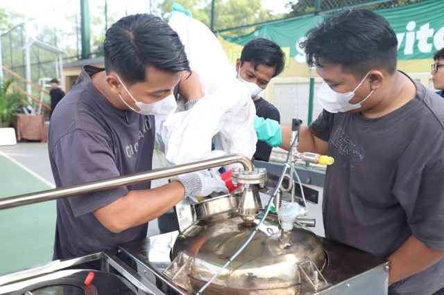 Sampah plastik pupuk kujang