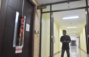 Ruang Kerja Bupati Bekasi Disegel KPK Ruang kerja bupati bekasi disegel kpk
