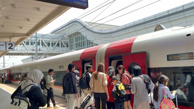 Libur natal dan kereta whoosh