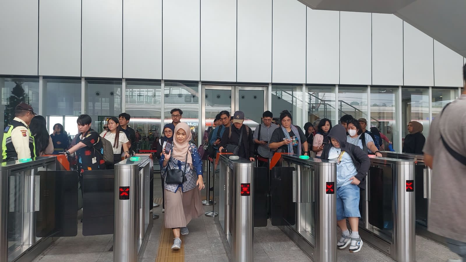 Libur natal dan kereta whoosh