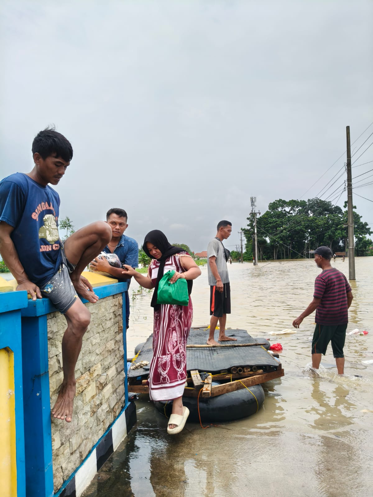 Curhat warga banjir di karawang
