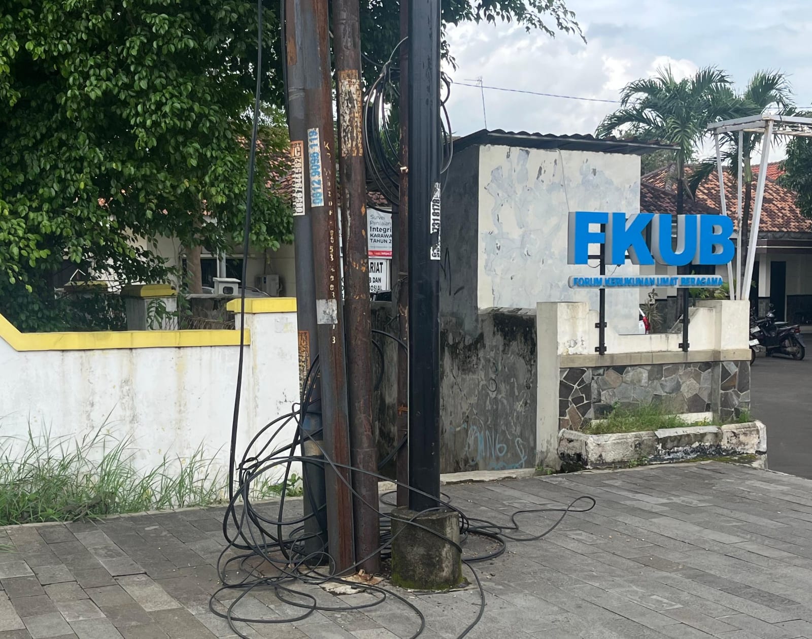 Kabel semrawut ke bupati karawang