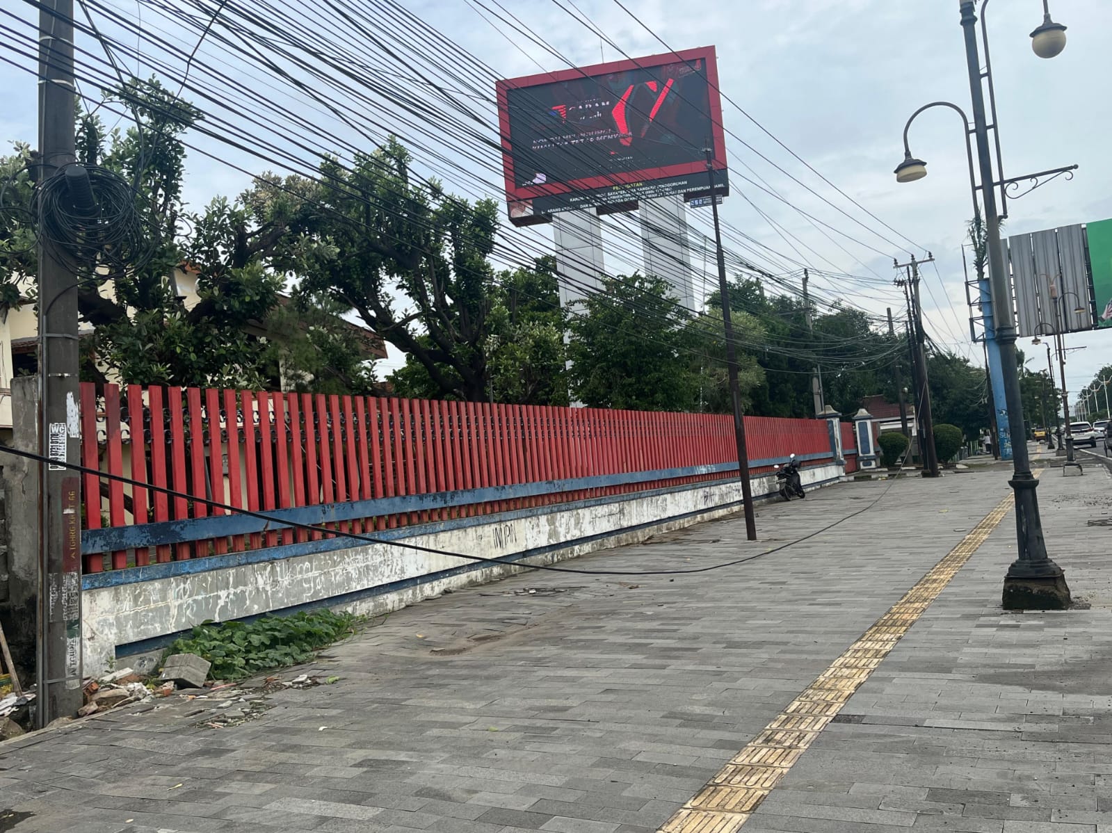 Kabel semrawut ke bupati karawang